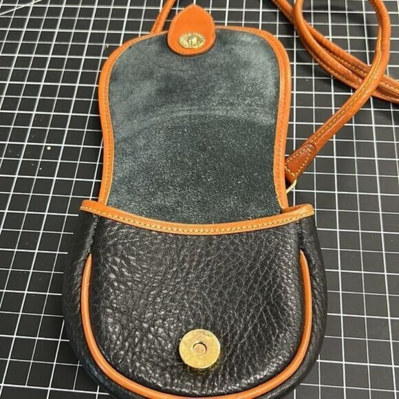 Dooney & Bourke Black Brown All Weather Leather Crossbody Bag With Long Strap - Picture 6 of 9